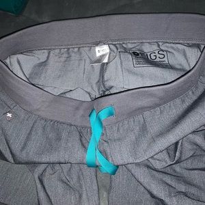 Figs Graphite Wide leg women’s medium scrub pants